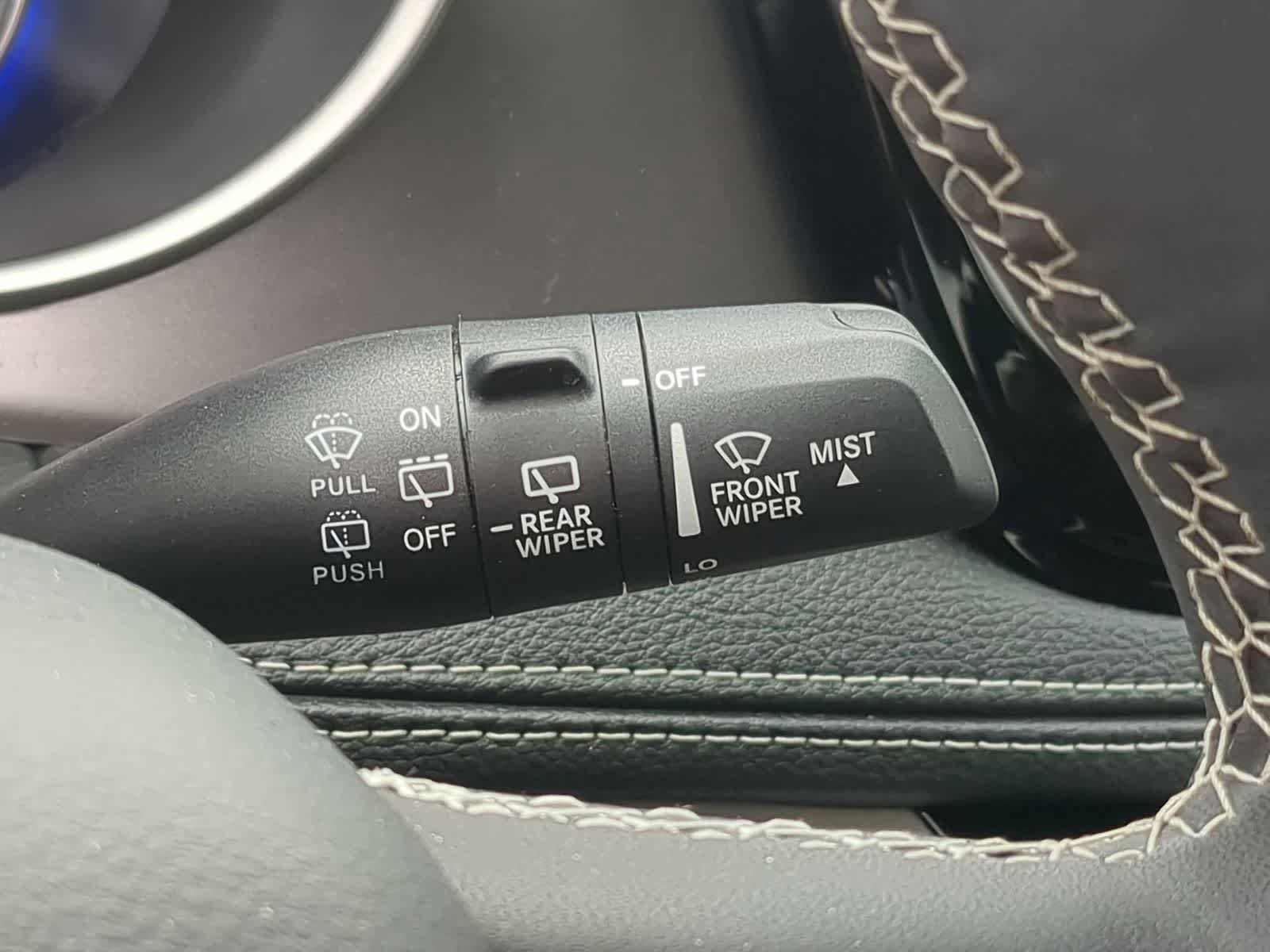 Used 2023 Chrysler Pacifica Touring-L FWD image 25