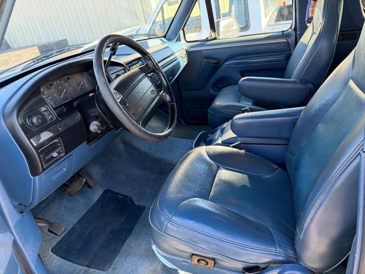 Used 1995 Ford Bronco XLT AWD/4WD image 3
