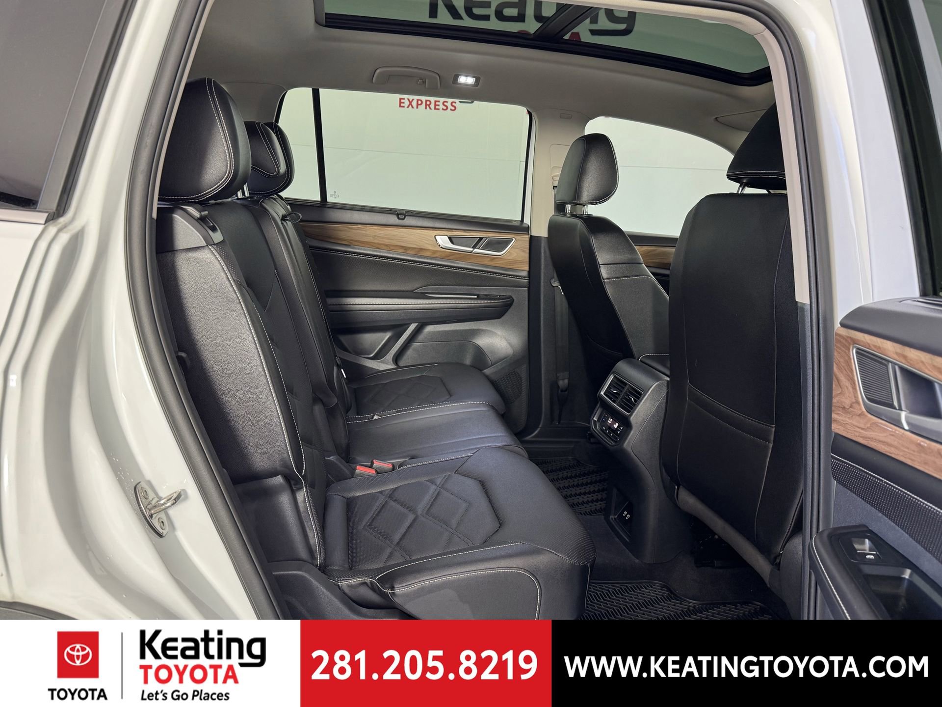 Used 2025 Volkswagen Atlas SE image 18