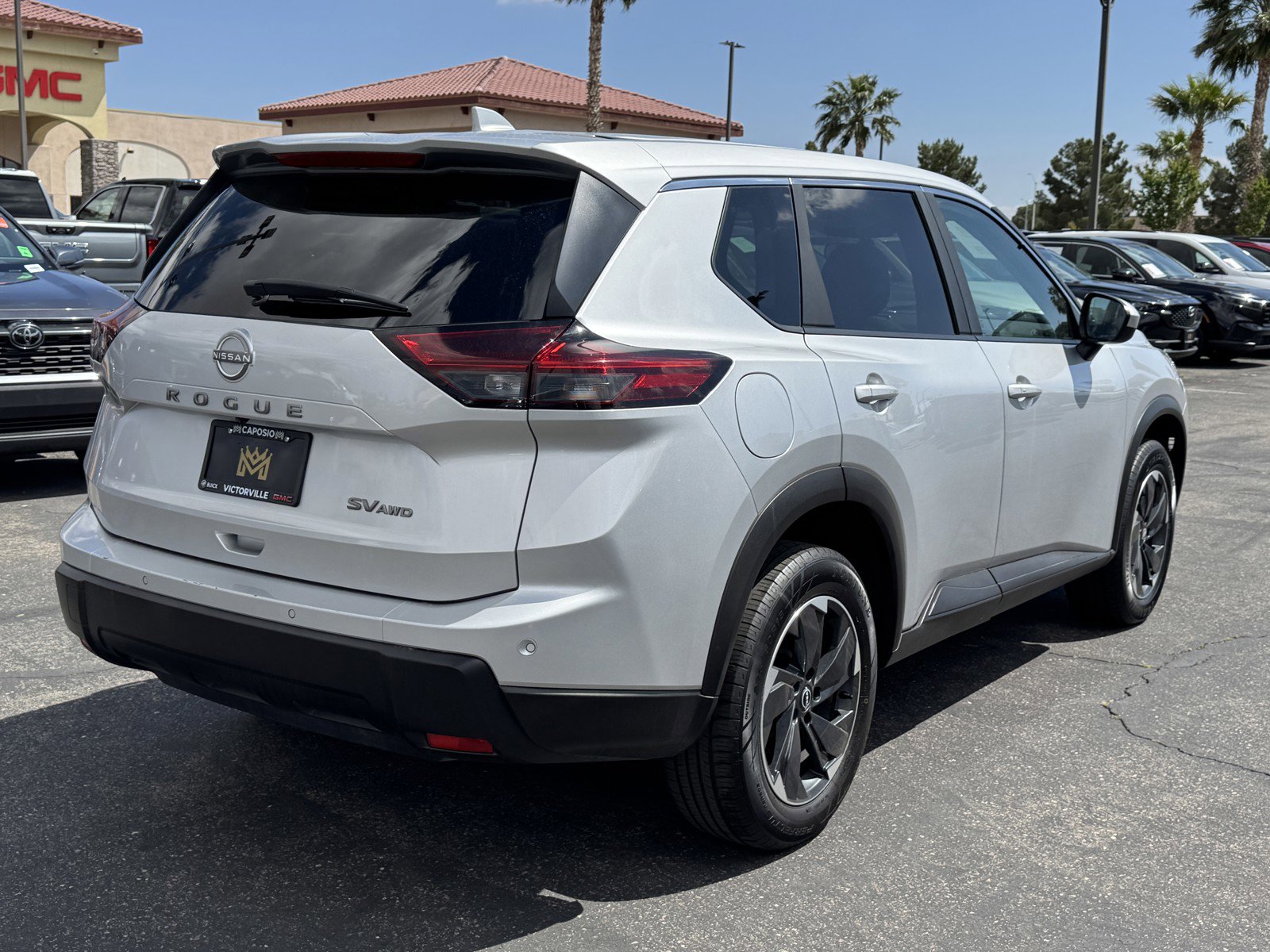 Used 2024 Nissan Rogue SV image 6