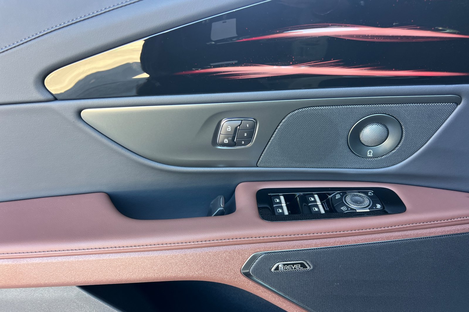 New 2026 Lincoln Nautilus Reserve w/ Jet Appearance Package AWD/4WD image 8
