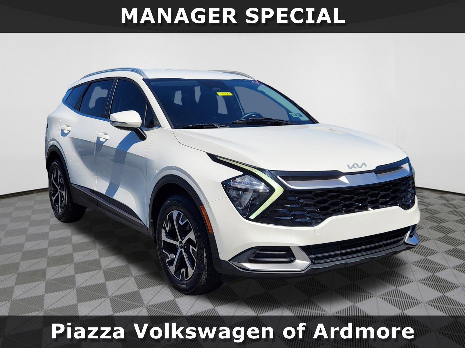 Used 2023 Kia Sportage EX AWD/4WD image 1