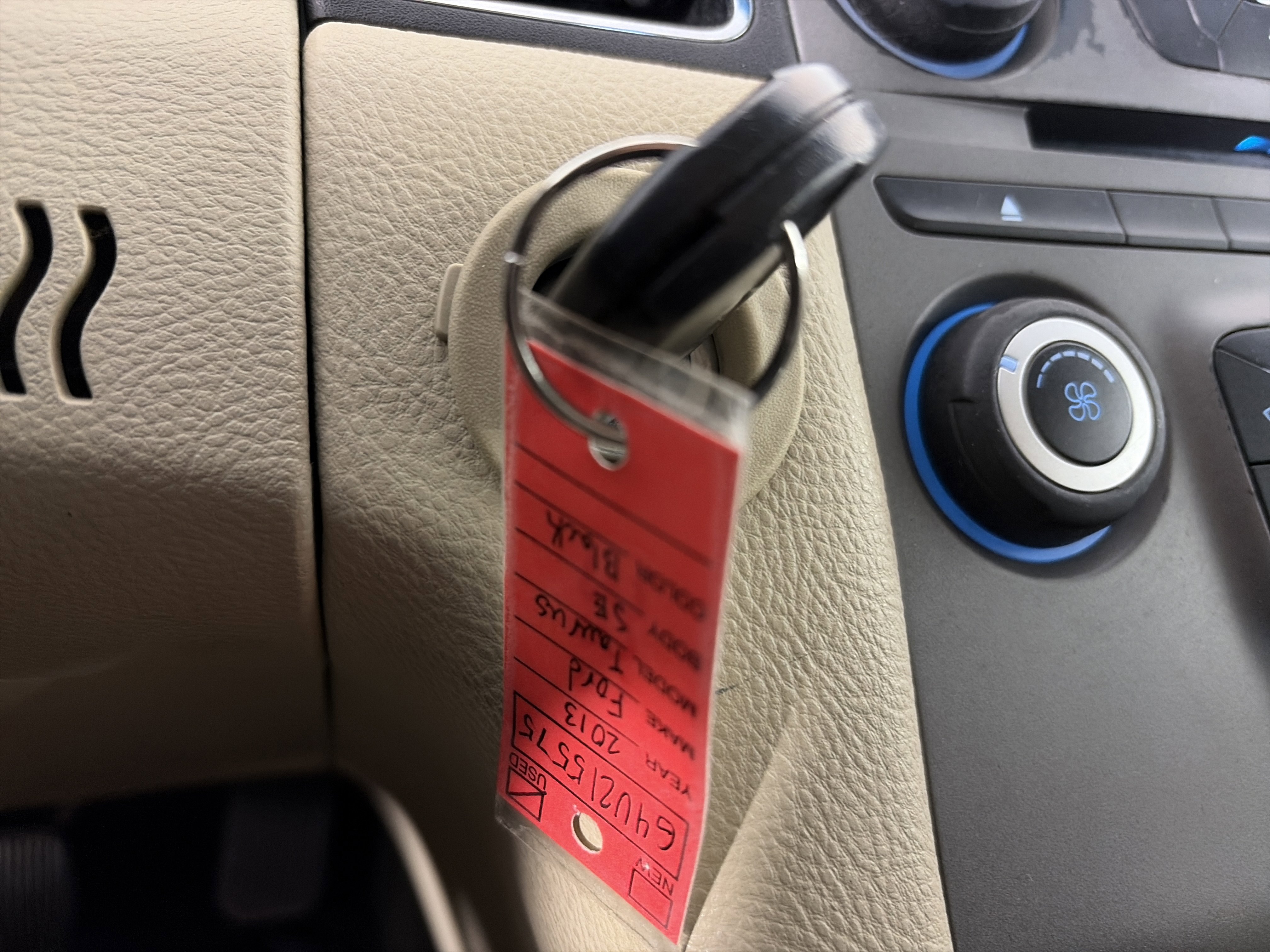 Used 2013 Ford Taurus SE image 25