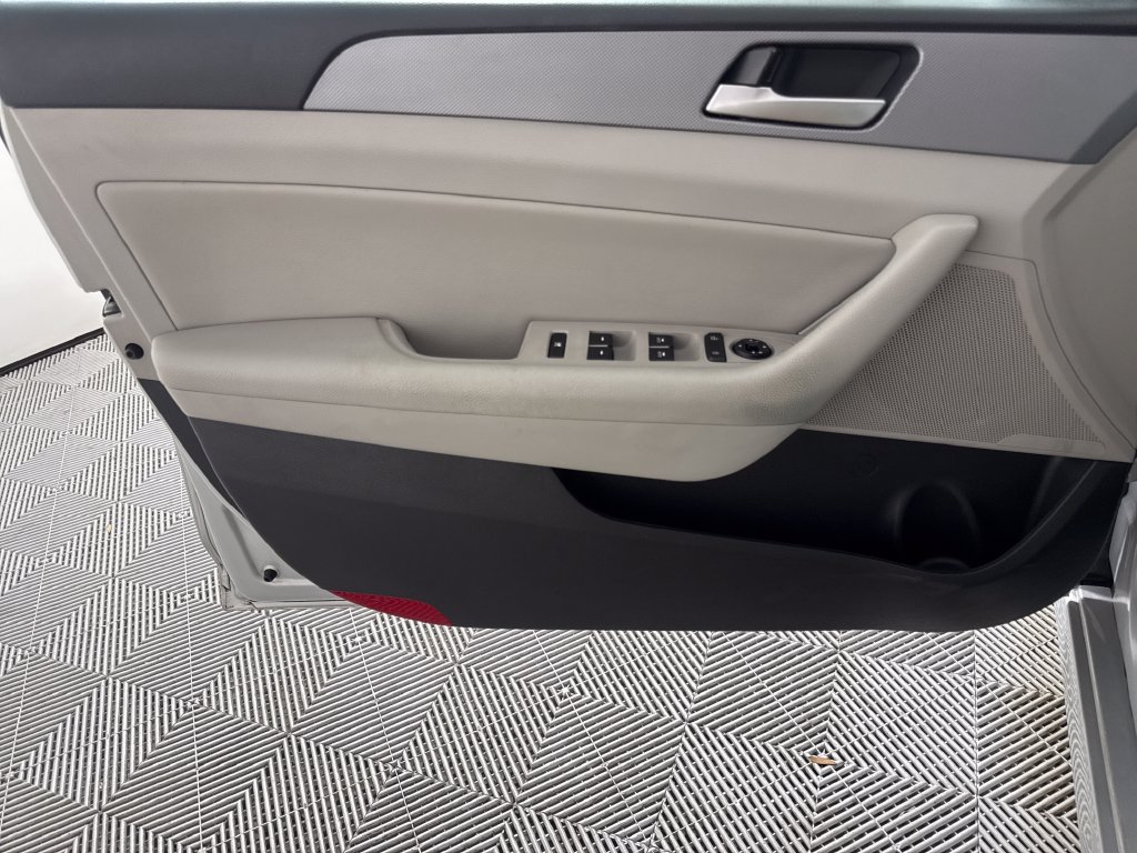 Used 2019 Hyundai Sonata SEL w/ Tech Package 02 FWD image 10