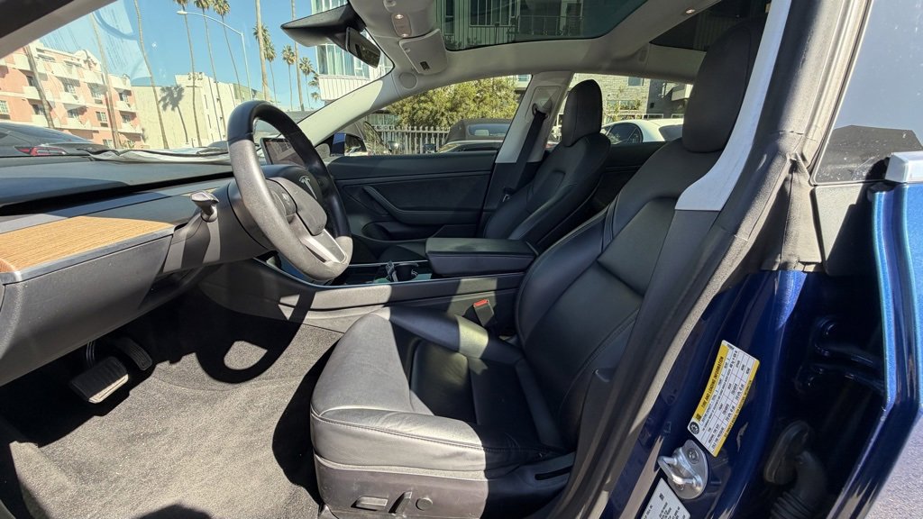 Used 2020 Tesla Model 3 Standard Range image 10