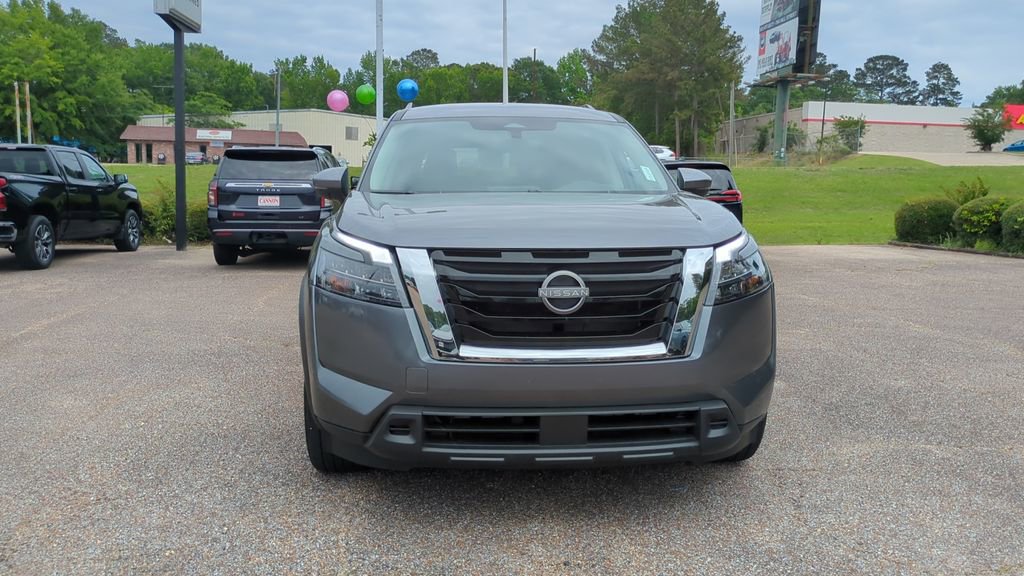 Used 2025 Nissan Pathfinder SV FWD image 2