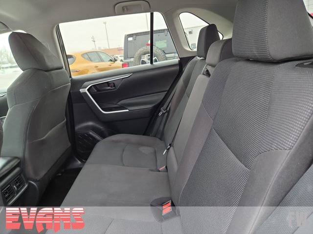 Used 2021 Toyota RAV4 LE image 18