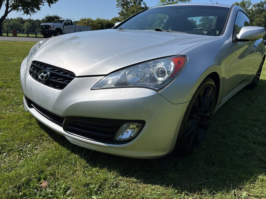 Used 2010 Hyundai Genesis 3.8 RWD image 14