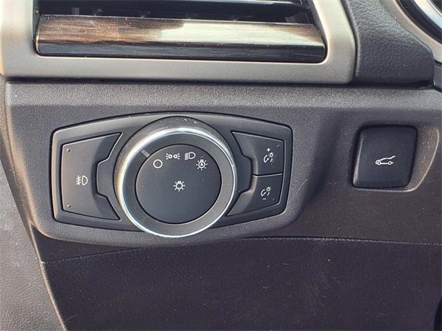 Used 2015 Ford Fusion SE w/ Equipment Group 202A image 16