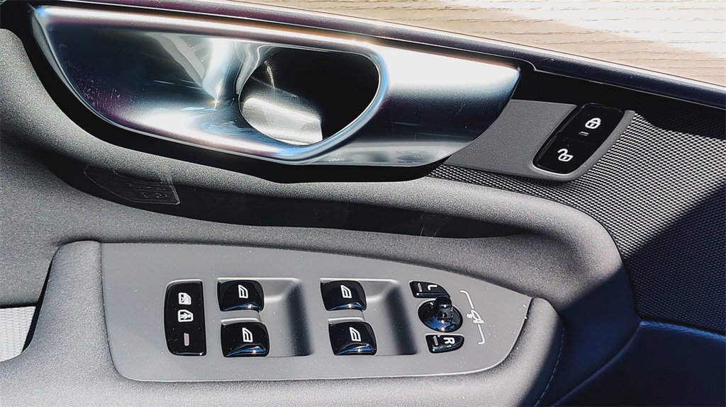 New 2026 Volvo XC90 B6 Plus w/ Protection Package Premier image 10