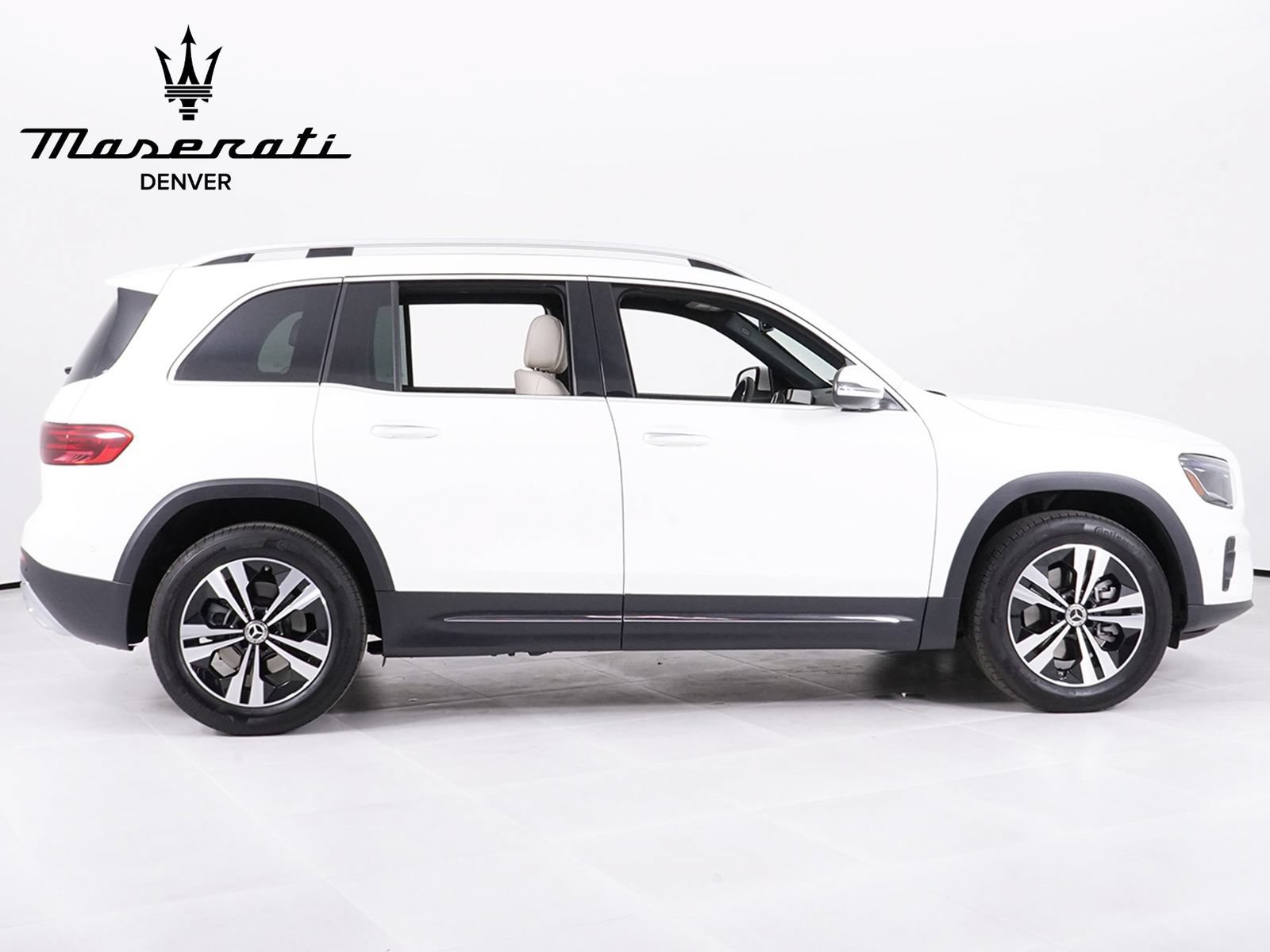 Used 2025 Mercedes-Benz GLB 250 4MATIC image 9
