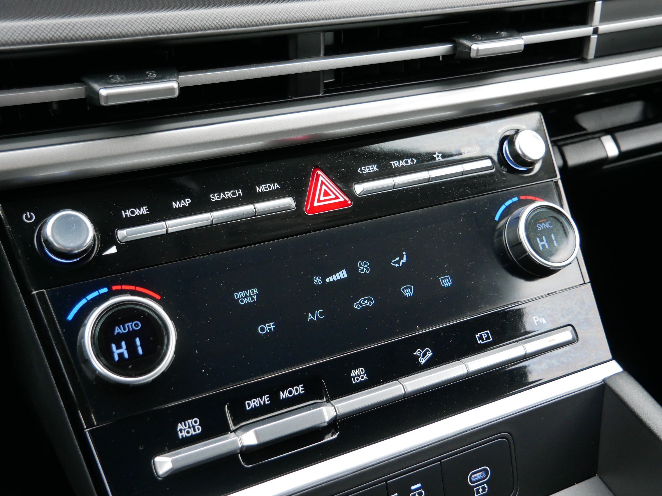 Certified 2026 Hyundai Santa Fe SE AWD/4WD image 21