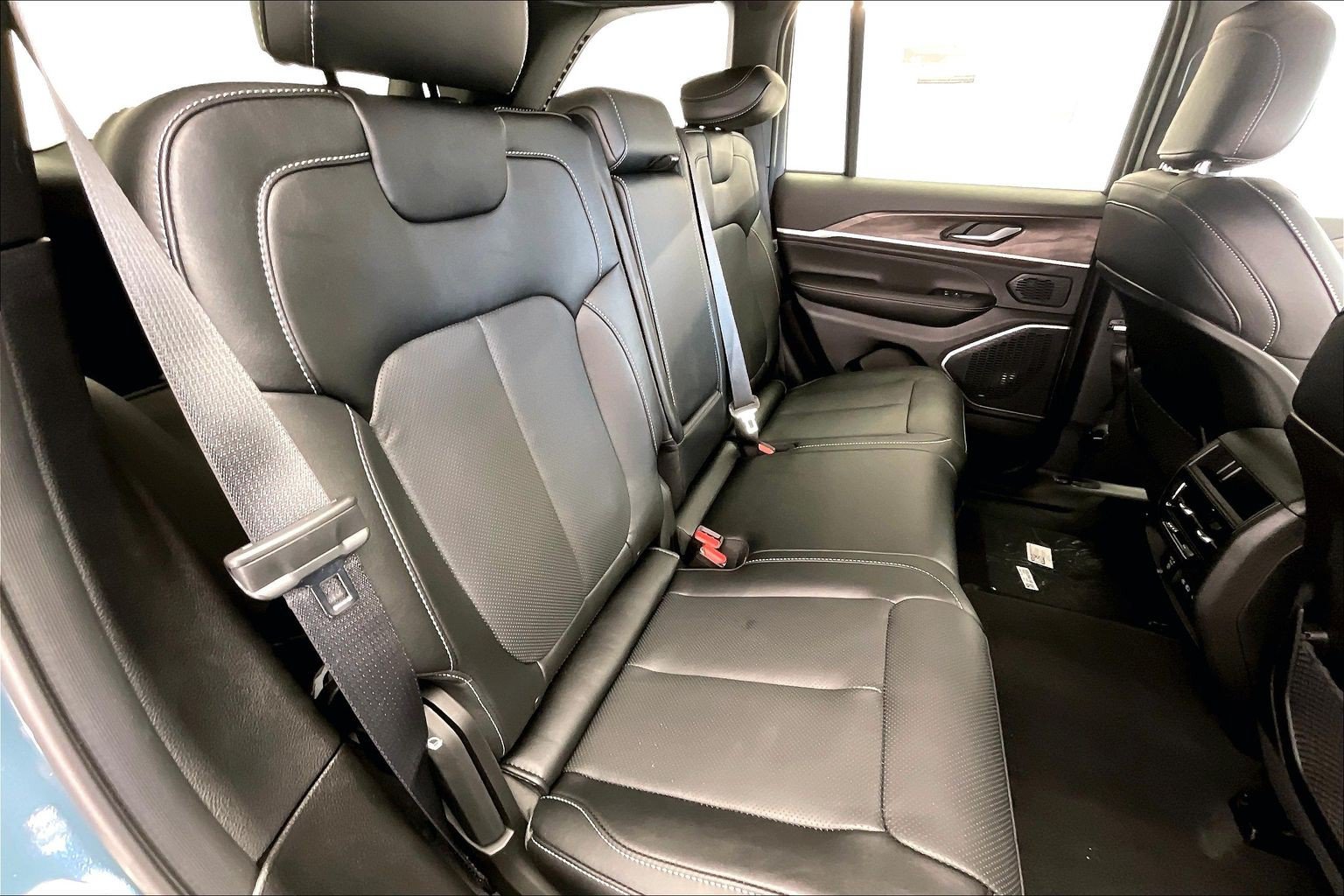 New 2027 Jeep Grand Cherokee Limited AWD/4WD image 10