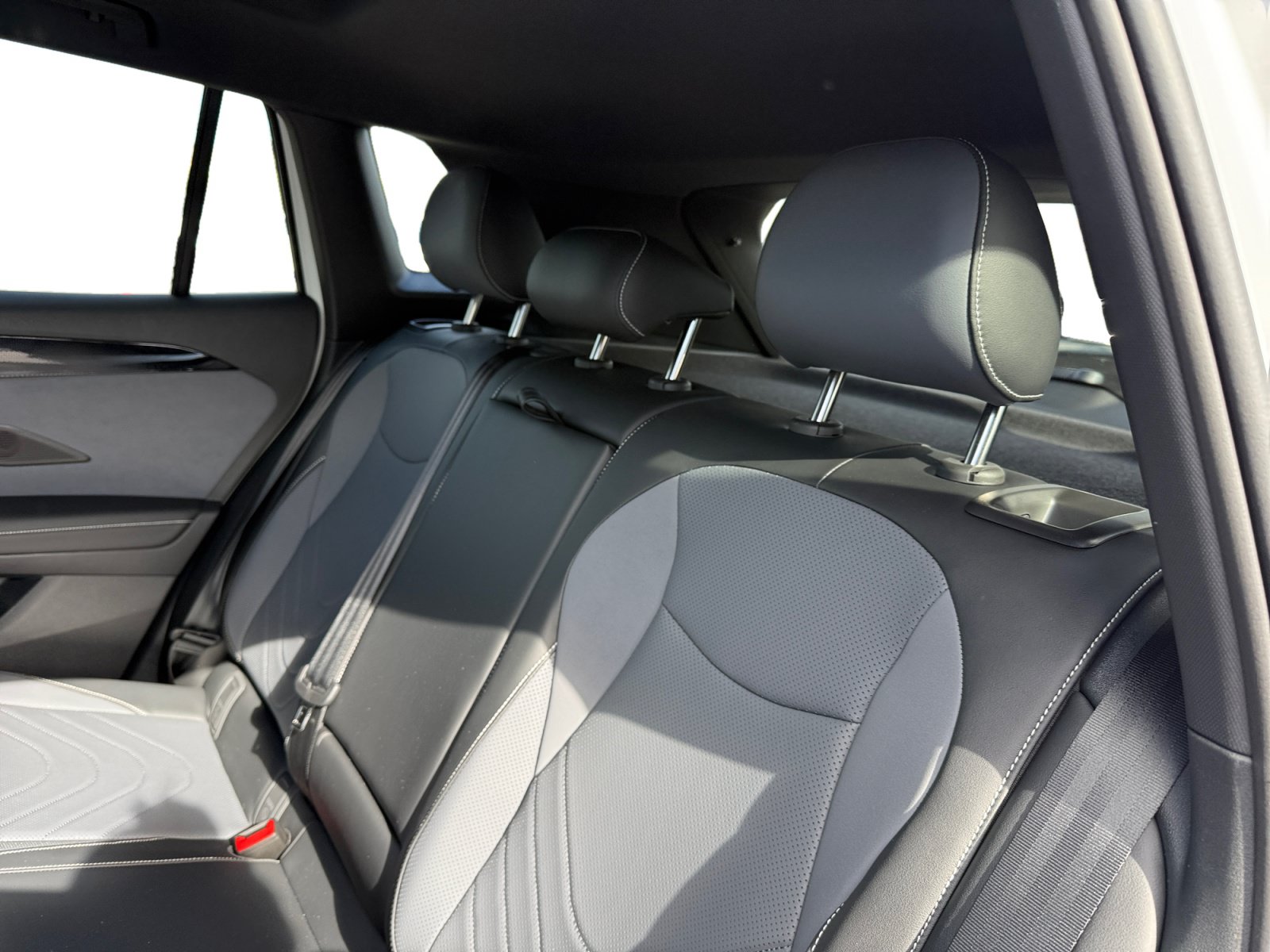 New 2026 Volkswagen Tiguan SE R-Line AWD/4WD image 16