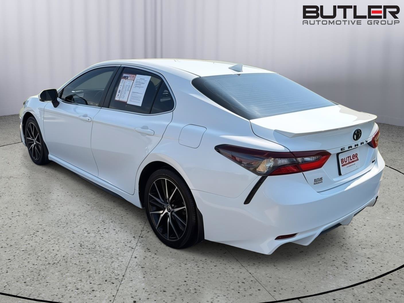 Used 2024 Toyota Camry SE FWD image 4