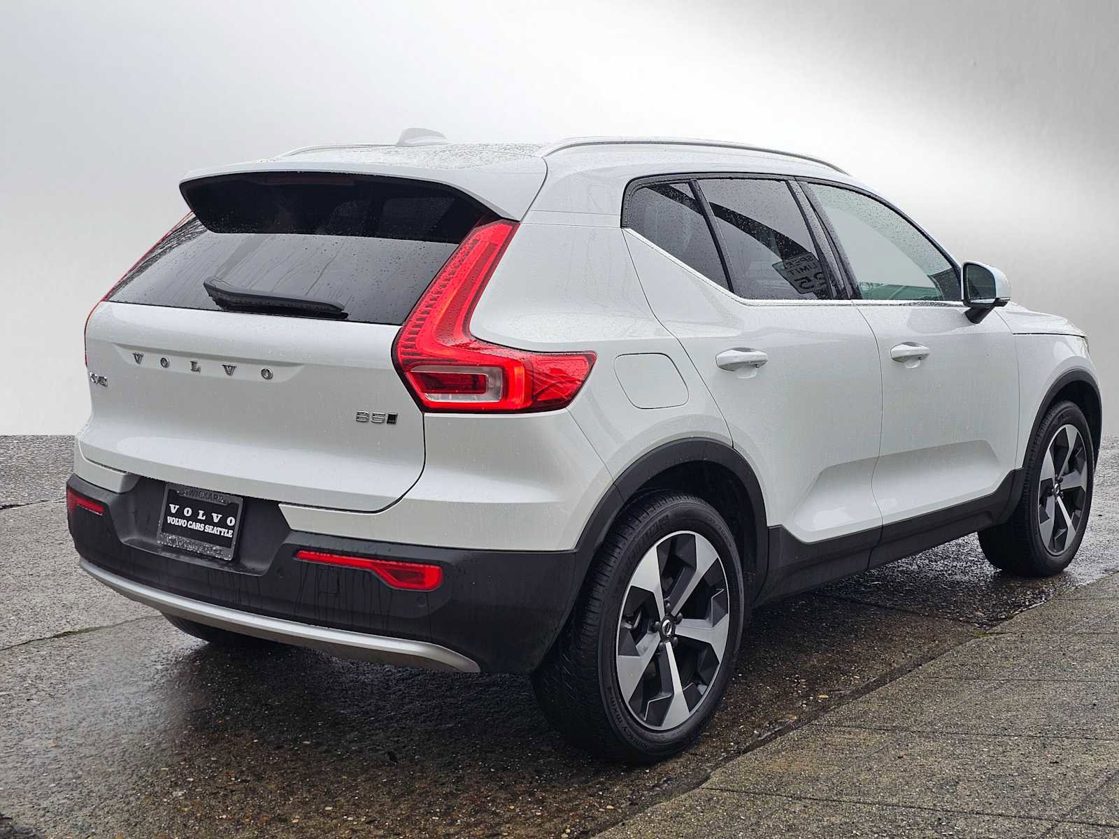 Certified 2025 Volvo XC40 B5 Core w/ Protection Package Premier image 3