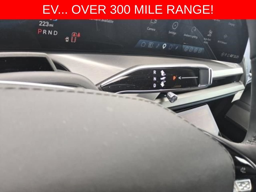 Used 2026 Cadillac Vistiq Premium Luxury AWD/4WD image 3