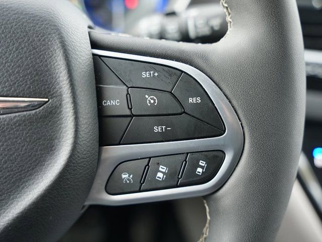 Used 2024 Chrysler Pacifica Touring-L image 14