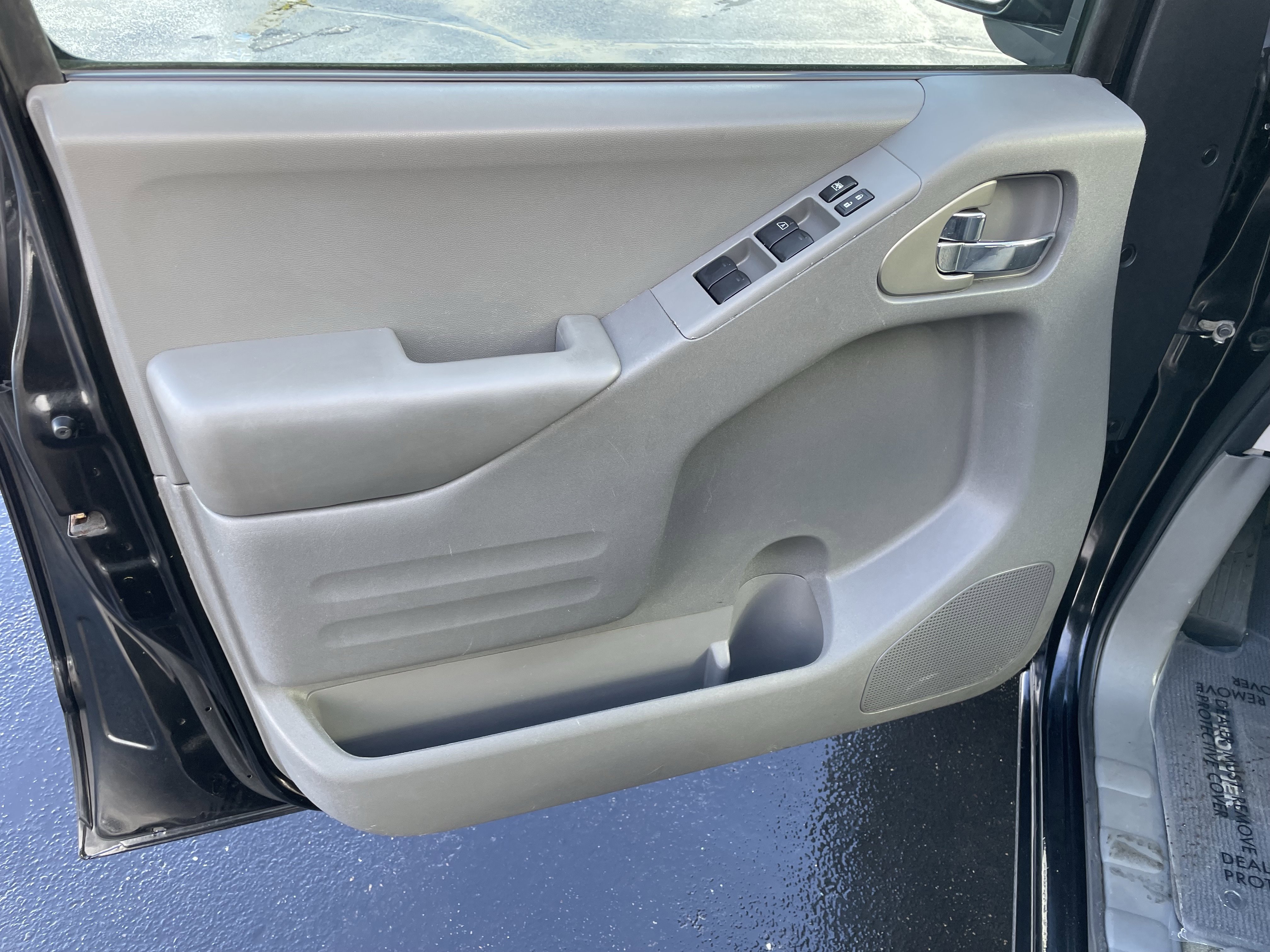 Used 2017 Nissan Frontier SV w/ SV Value Truck Package image 12