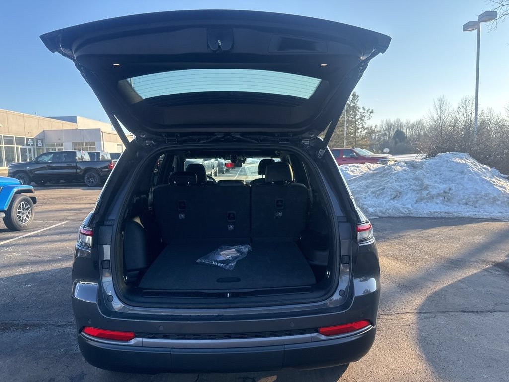 New 2026 Jeep Grand Cherokee Altitude AWD/4WD image 40
