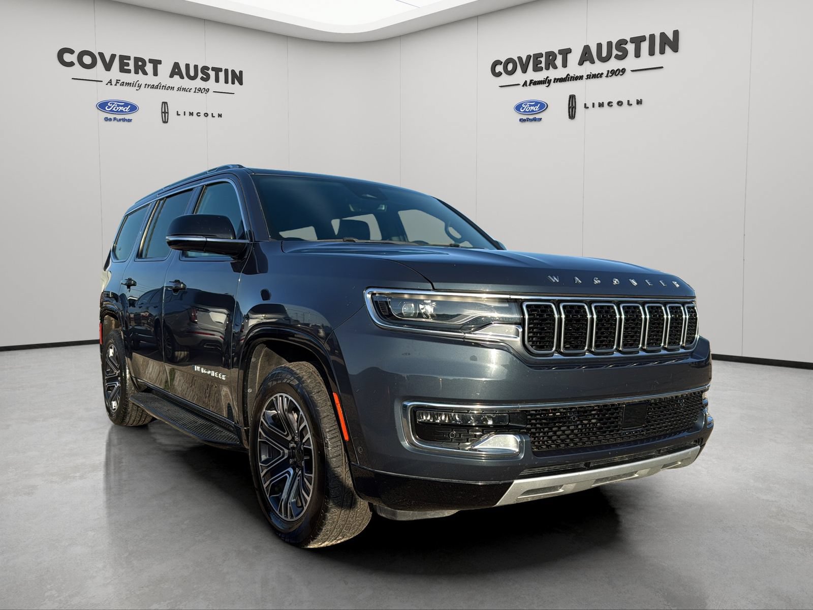 Used 2024 Jeep Wagoneer Series II w/ Flexible Seating Group AWD/4WD image 7