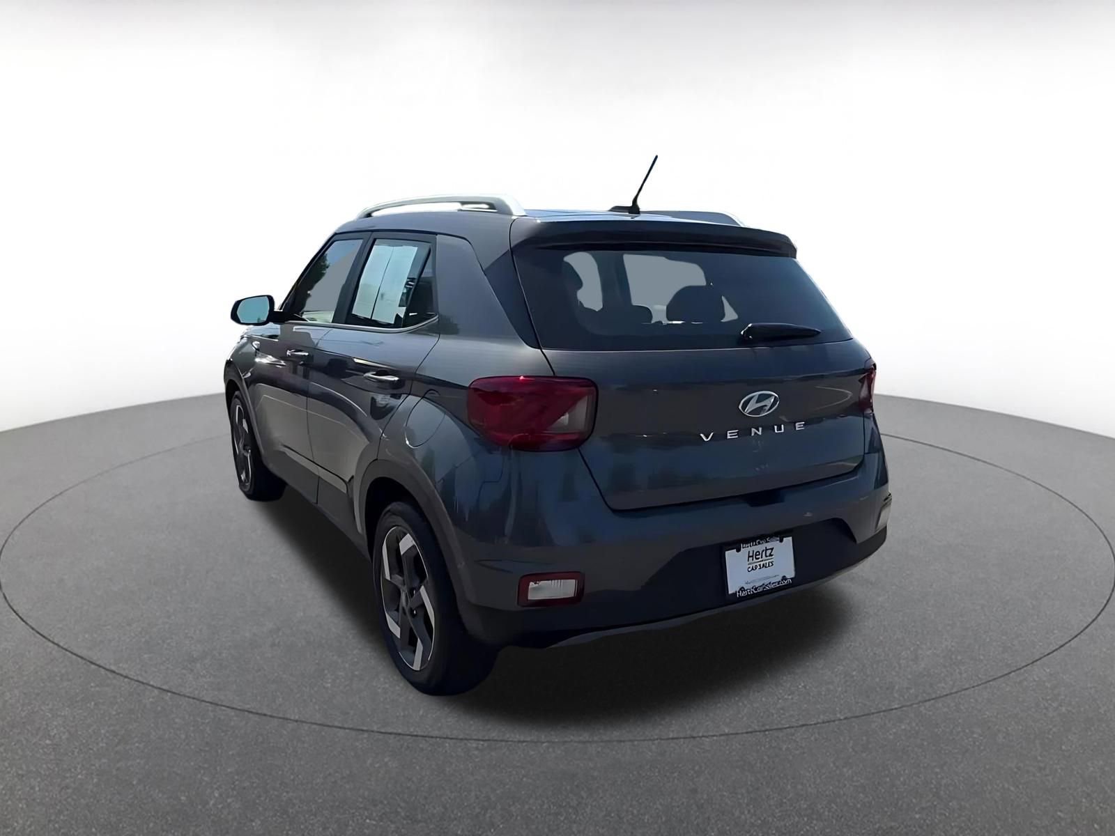 Used 2025 Hyundai Venue SEL FWD image 11