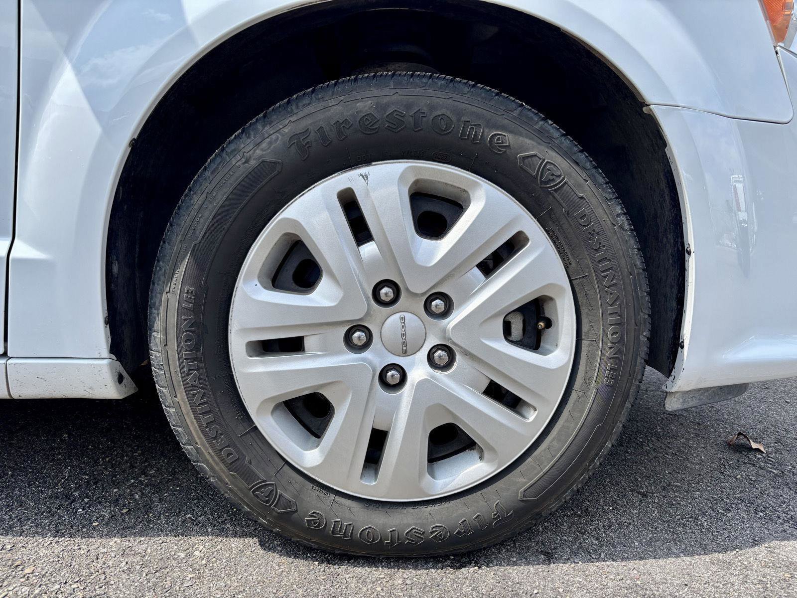 Used 2017 Dodge Grand Caravan SE image 21