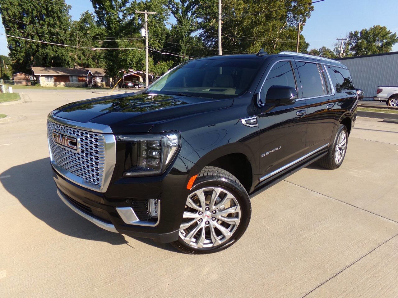 Used 2021 GMC Yukon XL Denali w/ Denali Premium Package image 15