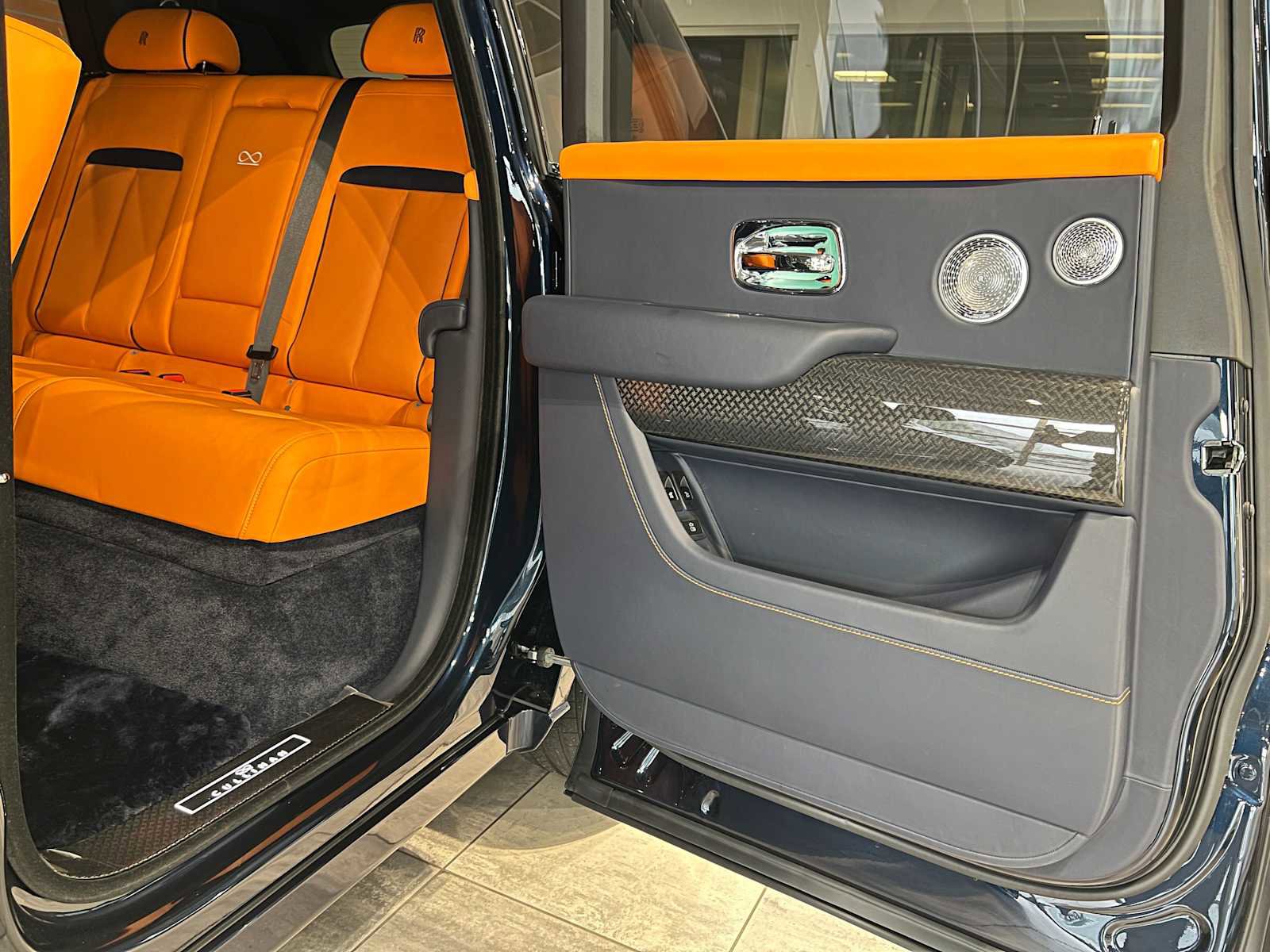 Used 2025 Rolls-Royce Cullinan Black Badge w/ Leather Finishing Pack image 22