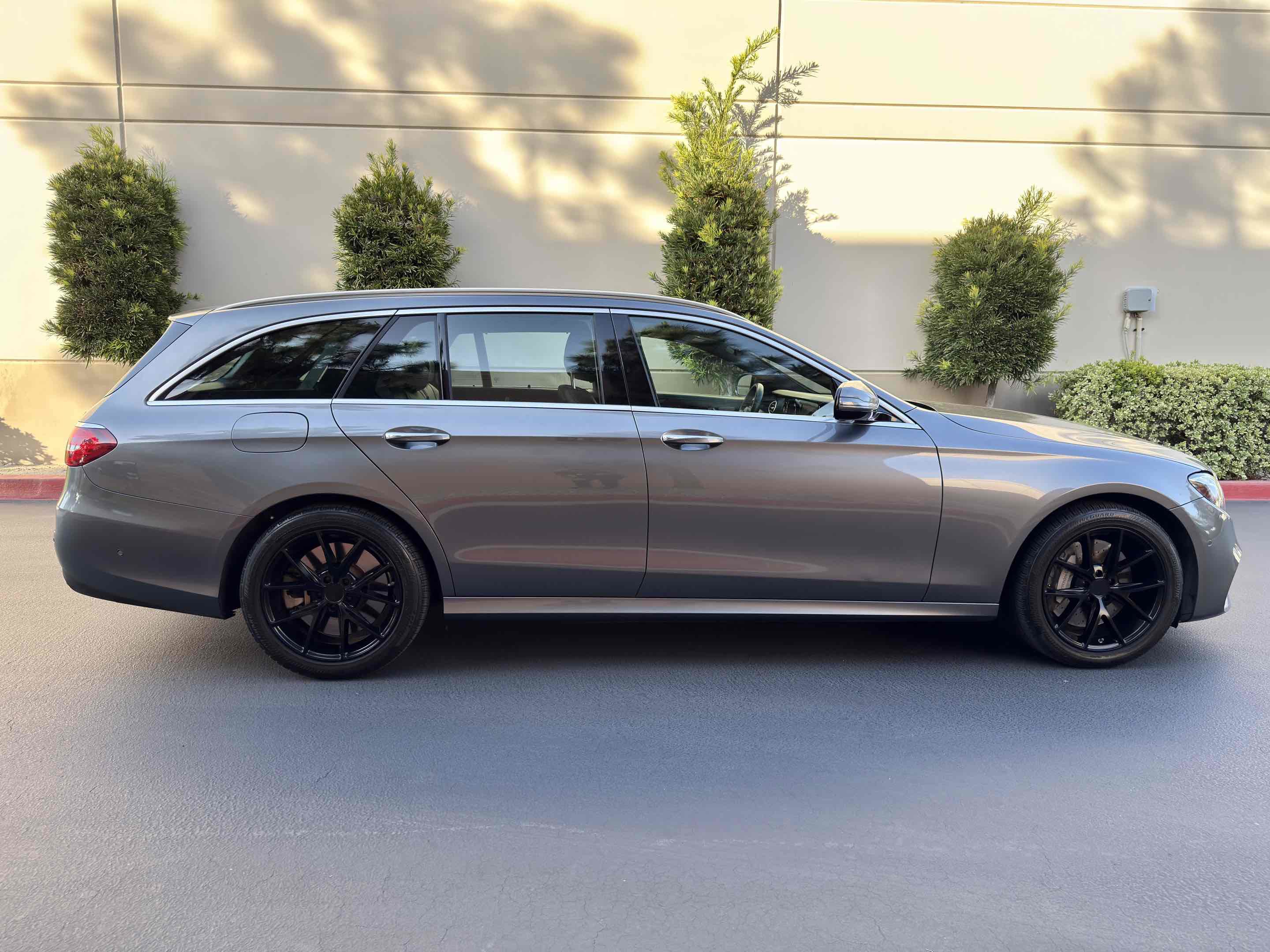 Used 2017 Mercedes-Benz E 400 4MATIC Wagon image 11