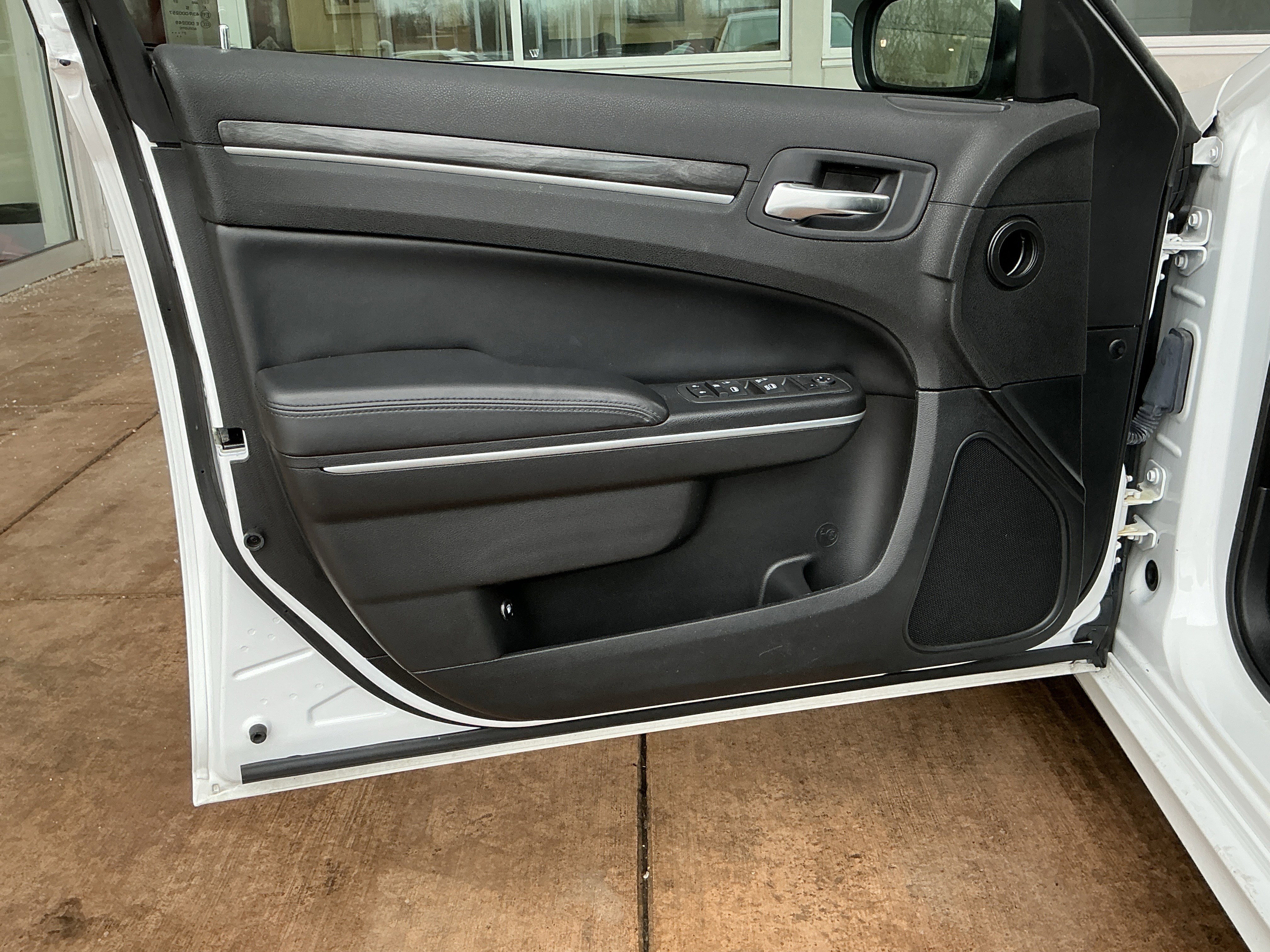 Used 2021 Chrysler 300 Touring L image 14