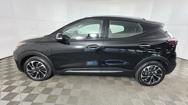 Used 2022 Chevrolet Bolt EUV Premier w/ Sun & Sound Package FWD image 6