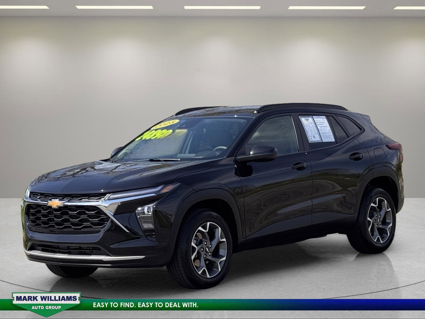 Used 2025 Chevrolet Trax LT FWD image 7