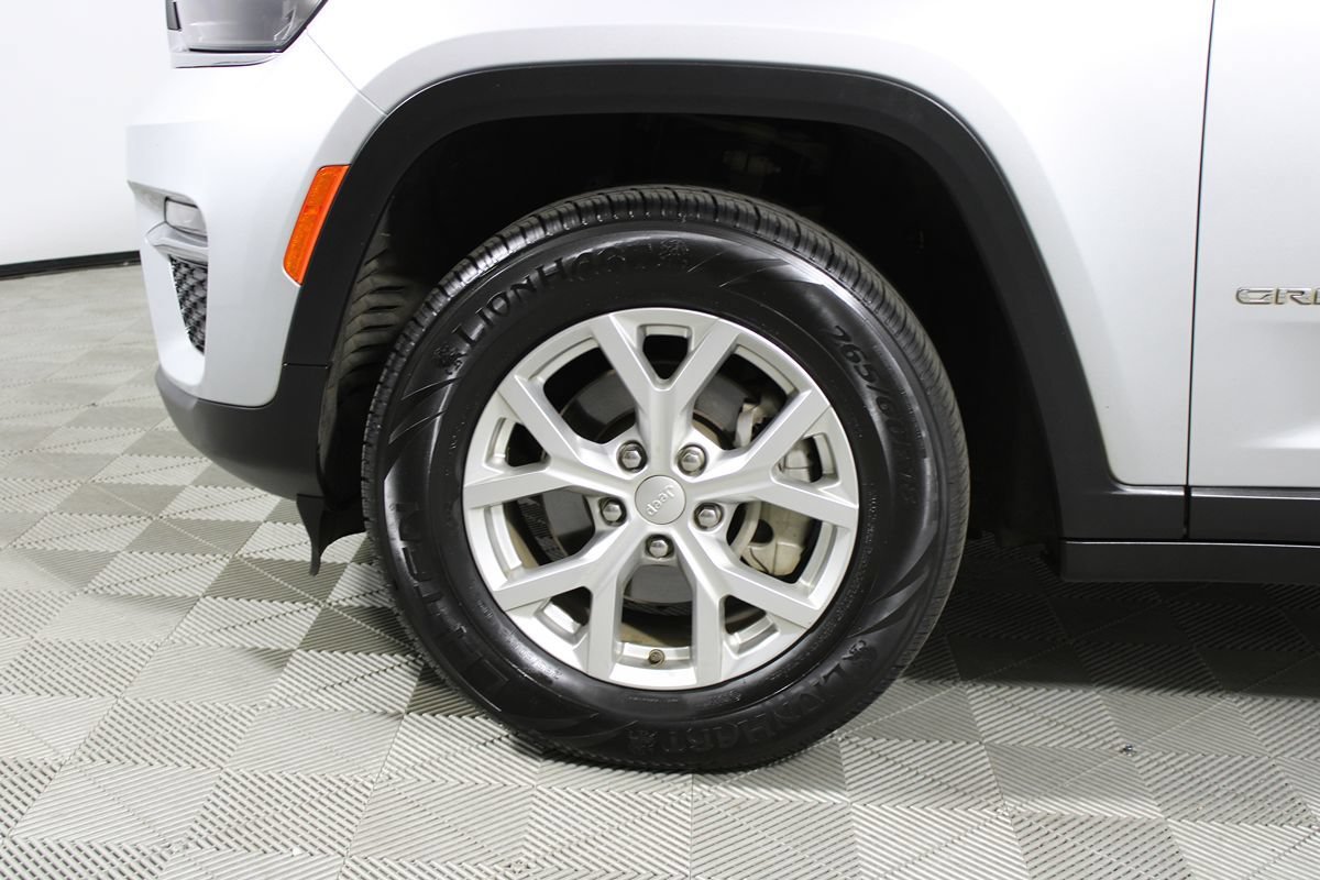 Used 2023 Jeep Grand Cherokee Limited AWD/4WD image 37