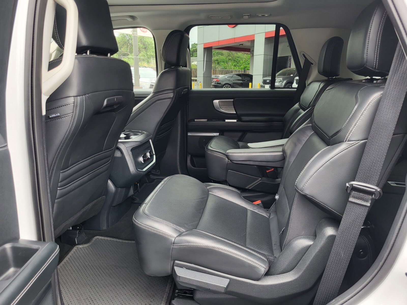 Certified 2025 Ford Expedition Platinum image 17