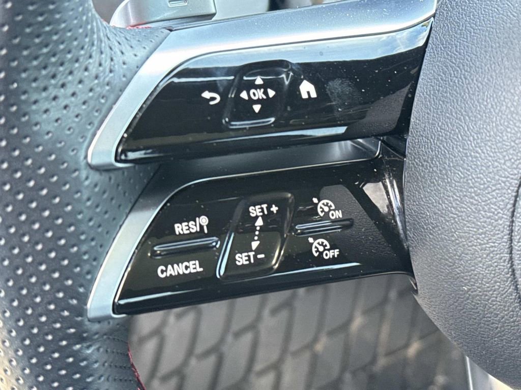 Used 2025 Mercedes-Benz GLB 250 image 23