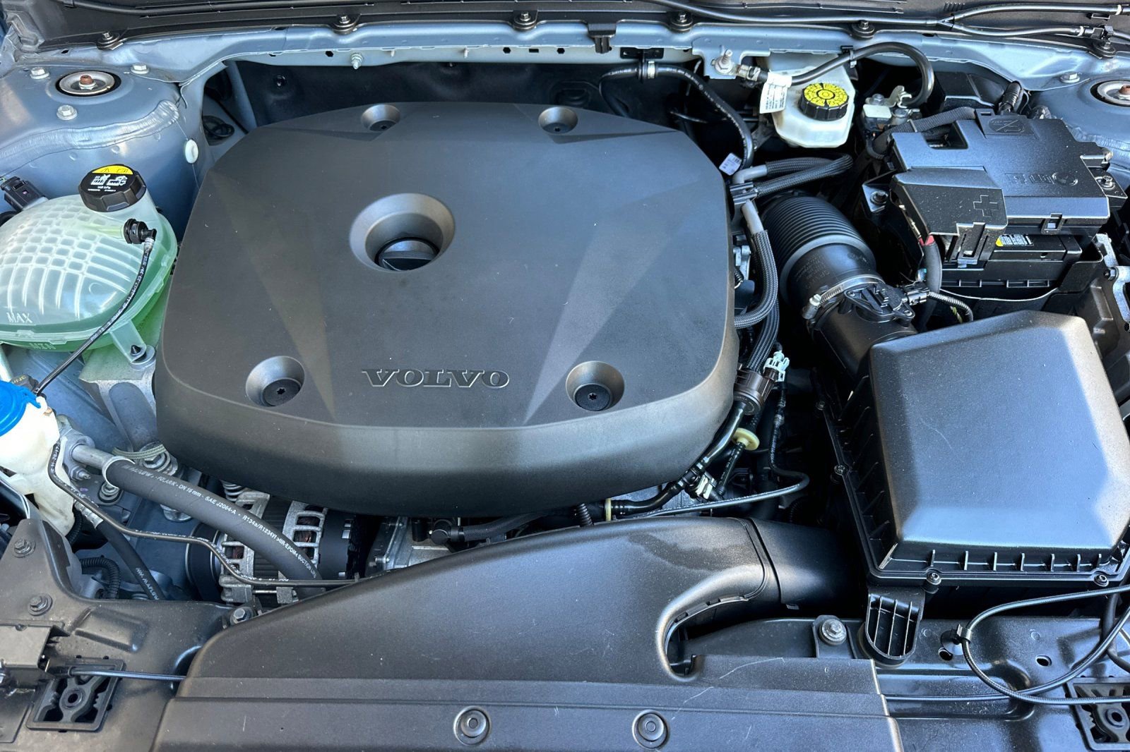 Used 2021 Volvo XC40 T5 Momentum w/ Premium Package image 24