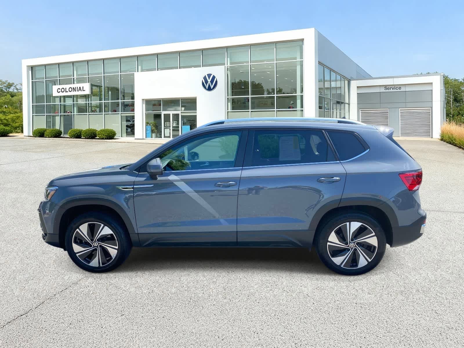 Certified 2024 Volkswagen Taos SE w/ Panoramic Sunroof Package AWD/4WD image 2