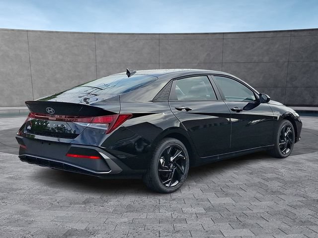 New 2026 Hyundai Elantra SEL Sport FWD image 2