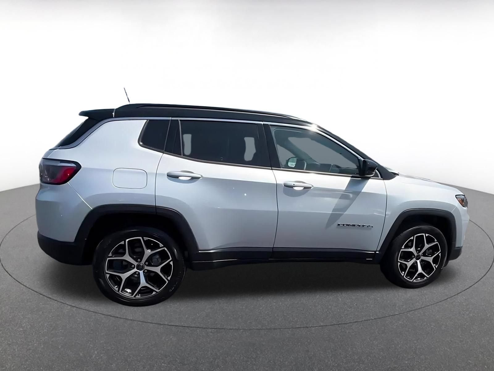 Used 2025 Jeep Compass Limited AWD/4WD image 12