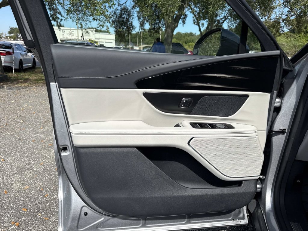 New 2026 Lincoln Nautilus Premier AWD/4WD image 18