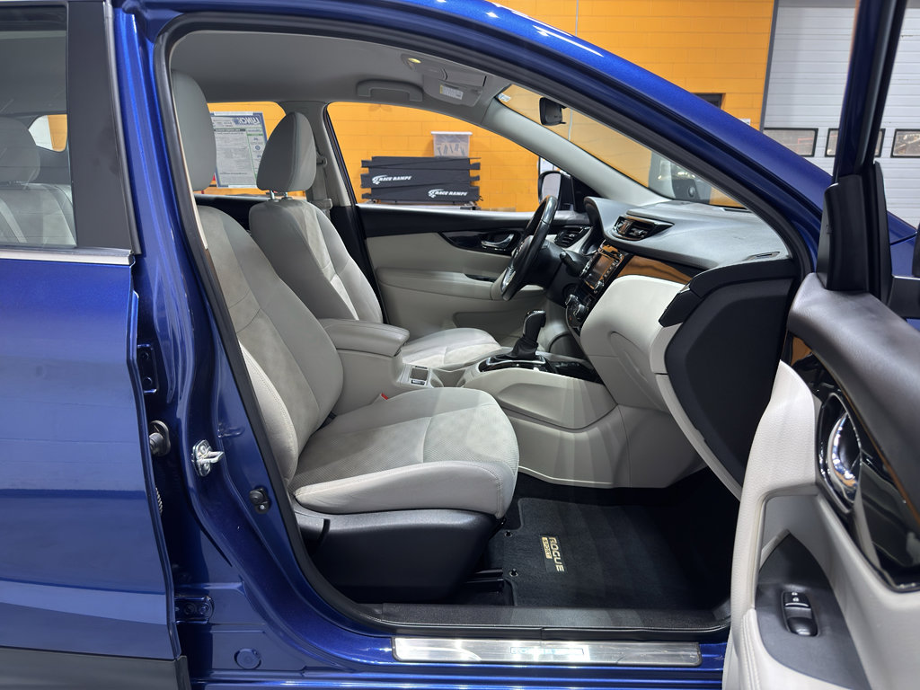 Used 2019 Nissan Rogue Sport SV w/ Technology Package image 16