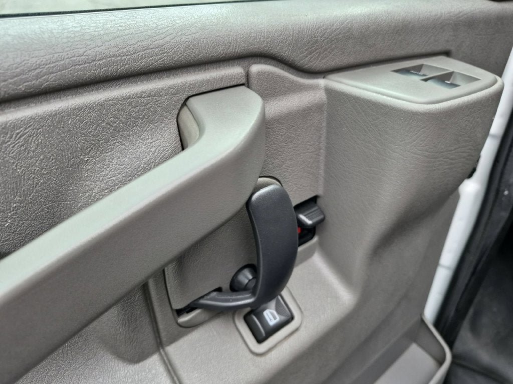 Used 2020 Chevrolet Express 2500 RWD image 23