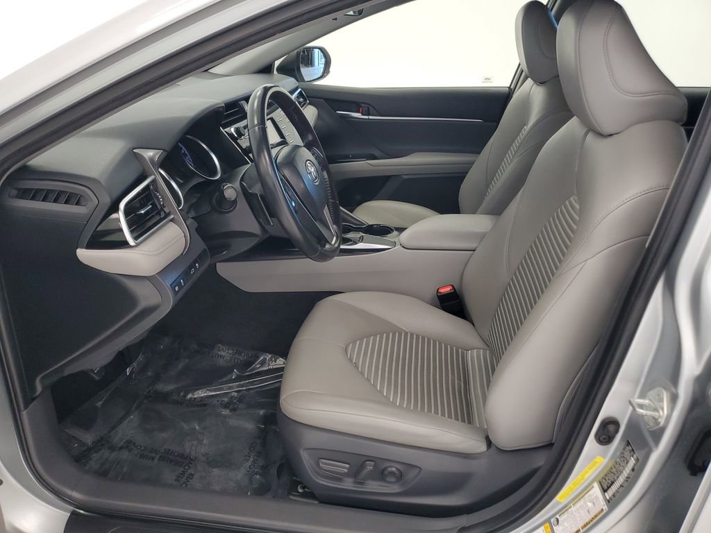 Used 2018 Toyota Camry SE FWD image 11