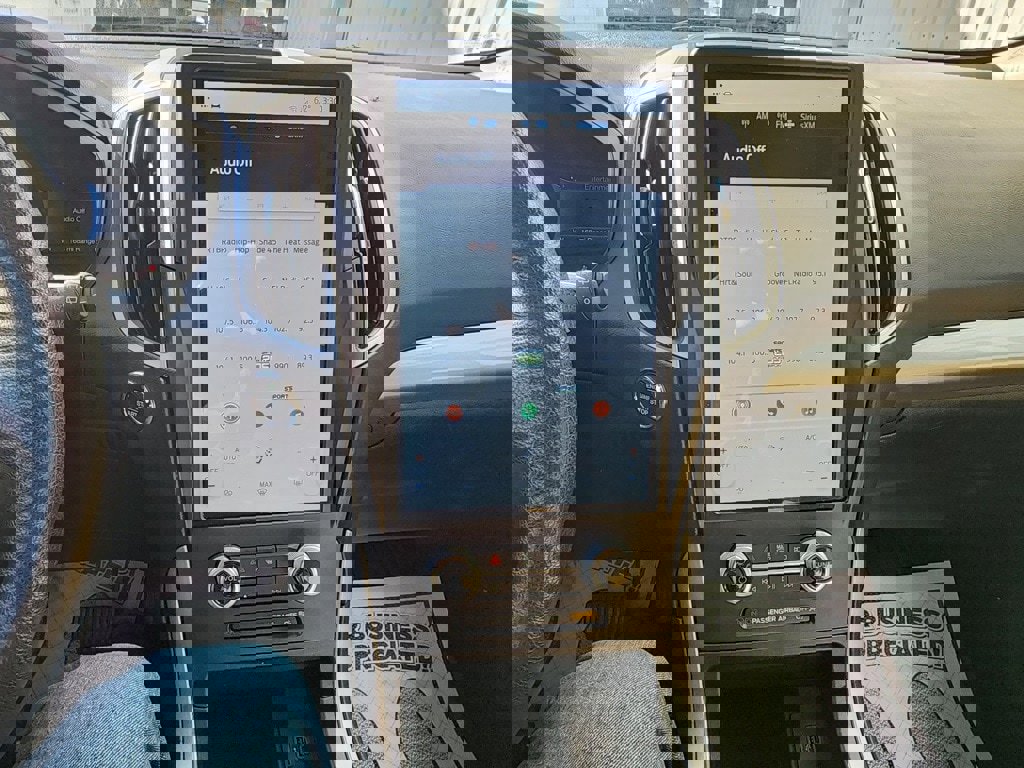 Used 2022 Ford Edge SE w/ Black Appearance Package image 21