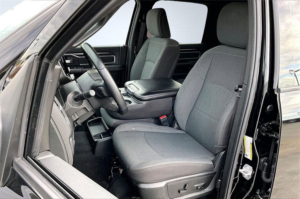 Used 2024 RAM 2500 Big Horn w/ Sport Appearance Package image 27