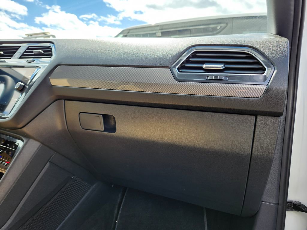 Certified 2023 Volkswagen Tiguan SE image 13