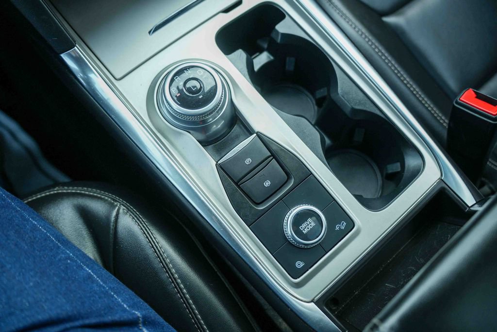 Used 2022 Ford Explorer XLT w/ Equipment Group 202A AWD/4WD image 35