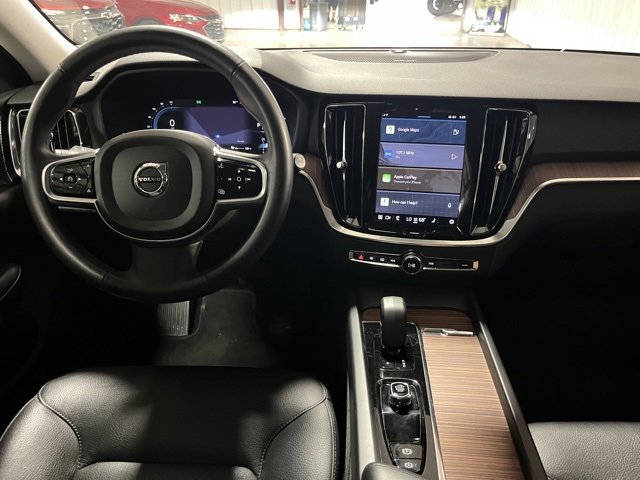 Used 2024 Volvo V60 B5 Cross Country Plus image 27