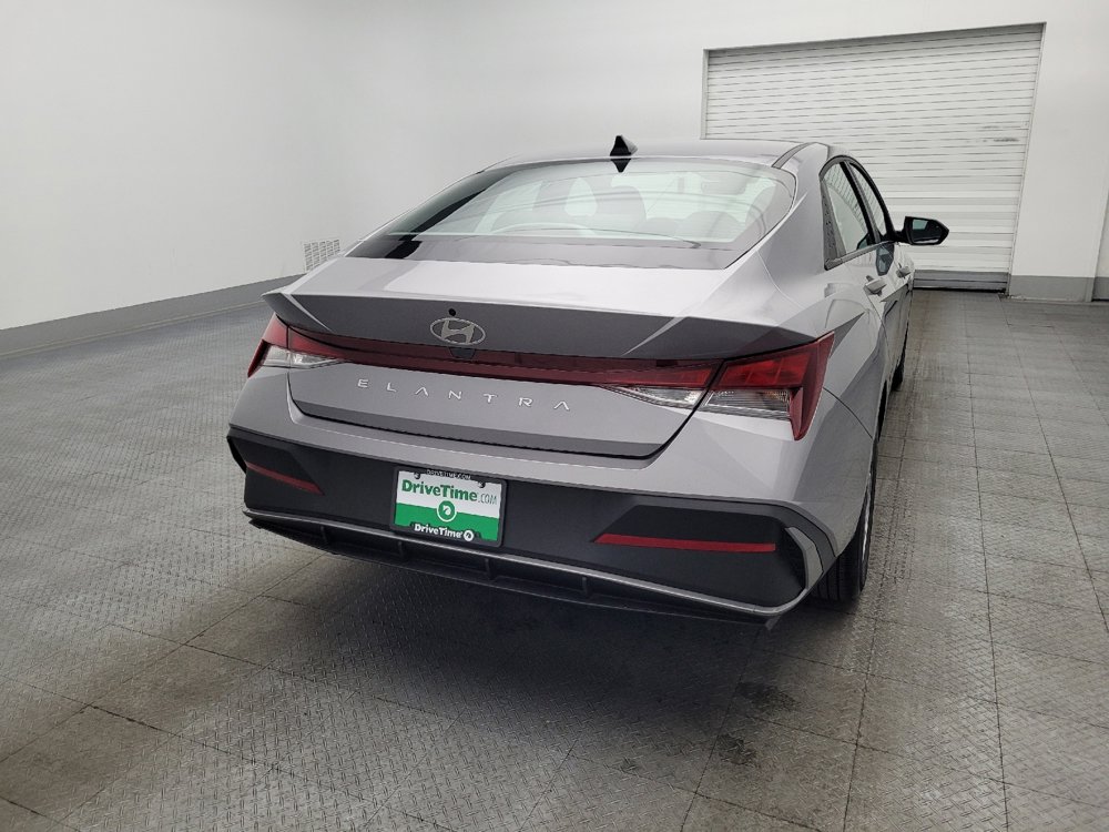 Used 2025 Hyundai Elantra SE image 7
